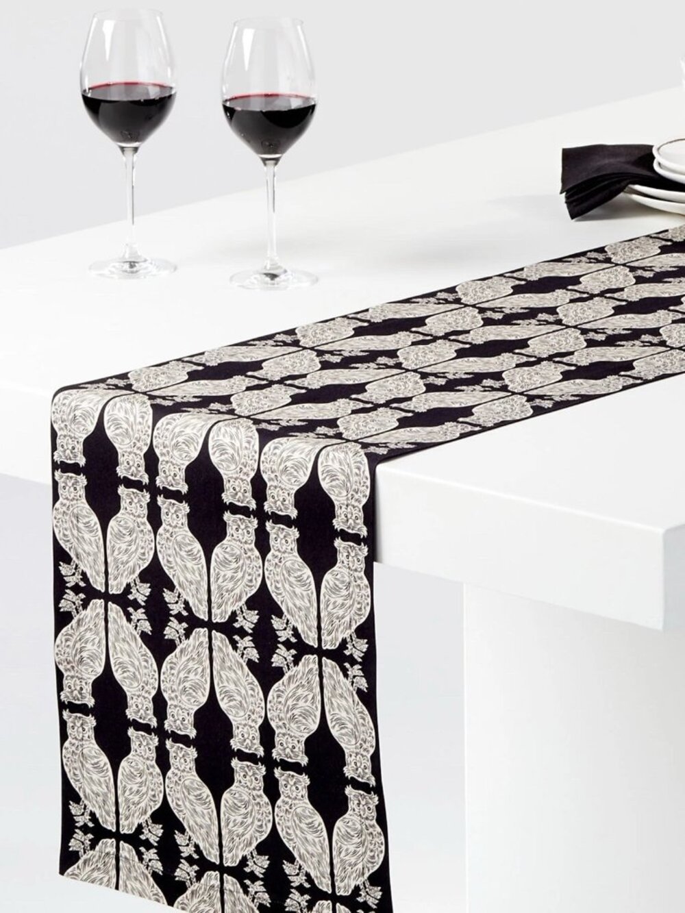 crate and barrel Patch NYC‎ Table Runner Cotton Black White OWL 15x90”